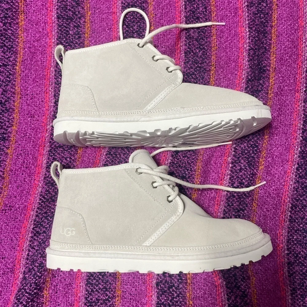 NWOB White/Gray Neumel Uggs, Men's size 10 S/N 3236